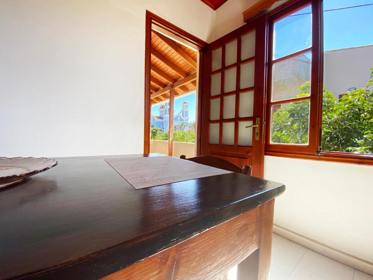 Dusk Apartments With Stunning Mountain View La Canée Extérieur photo